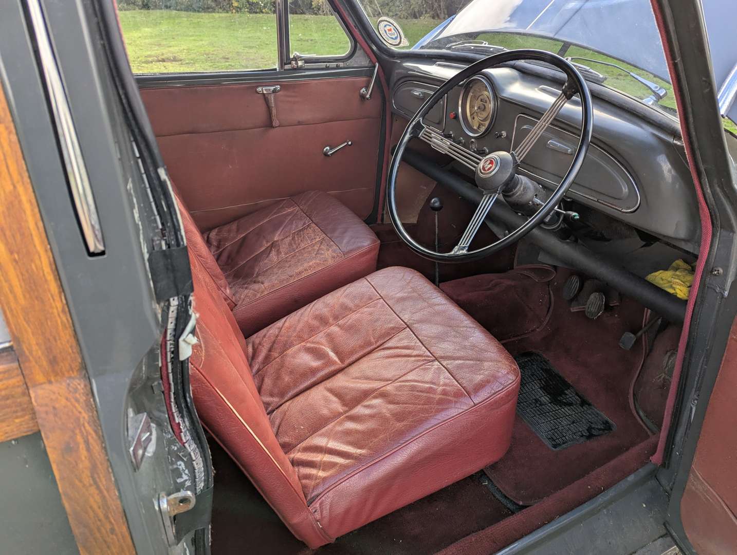 <p>1961 MORRIS MINOR 1000 TRAVELLER</p>