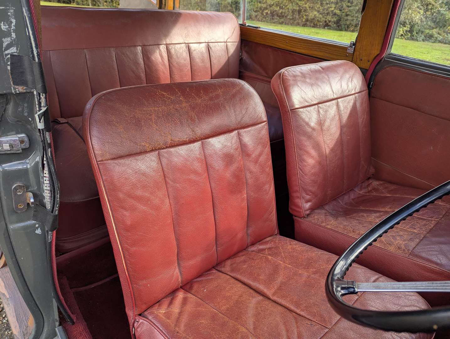 <p>1961 MORRIS MINOR 1000 TRAVELLER</p>