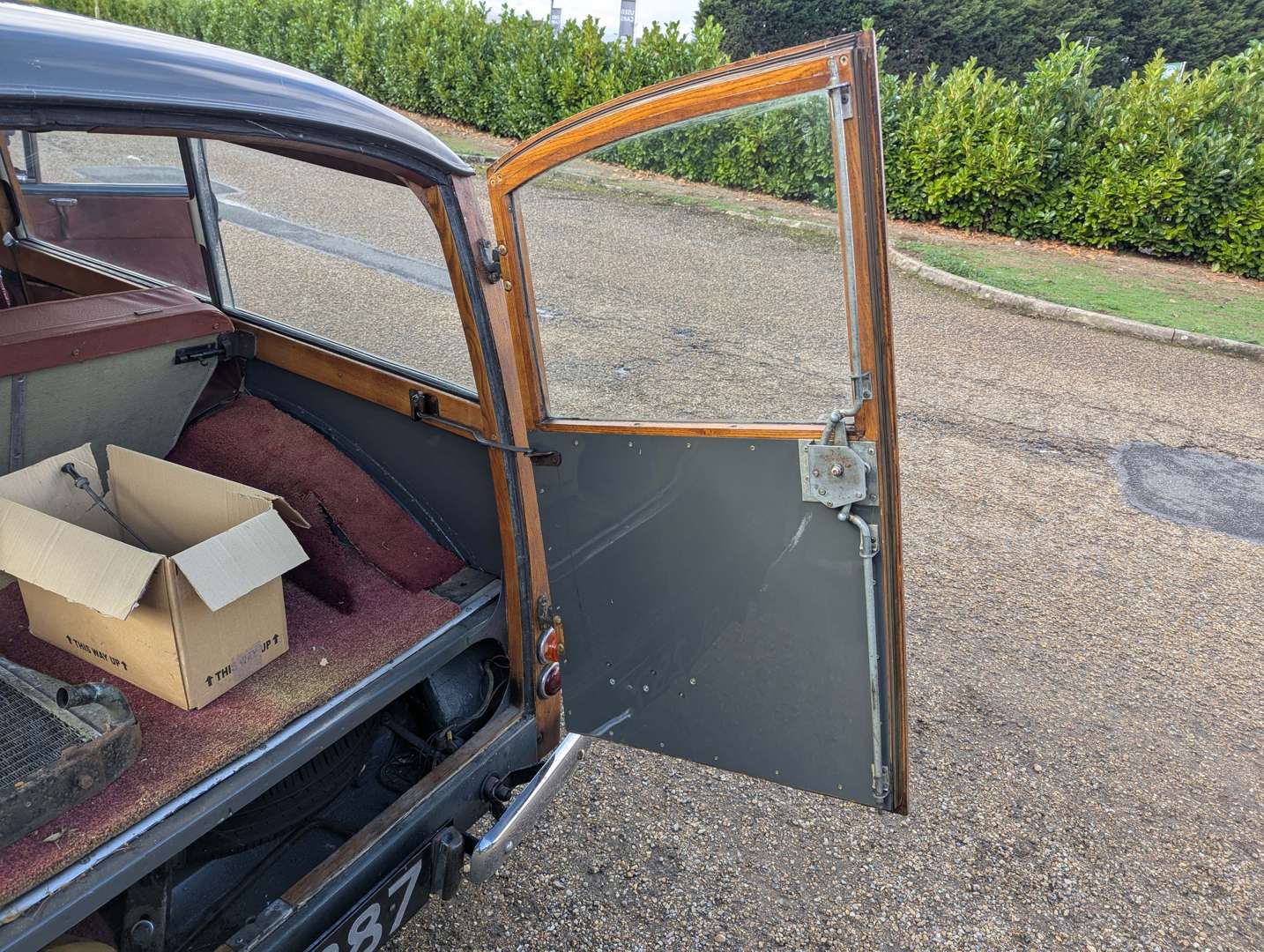 <p>1961 MORRIS MINOR 1000 TRAVELLER</p>