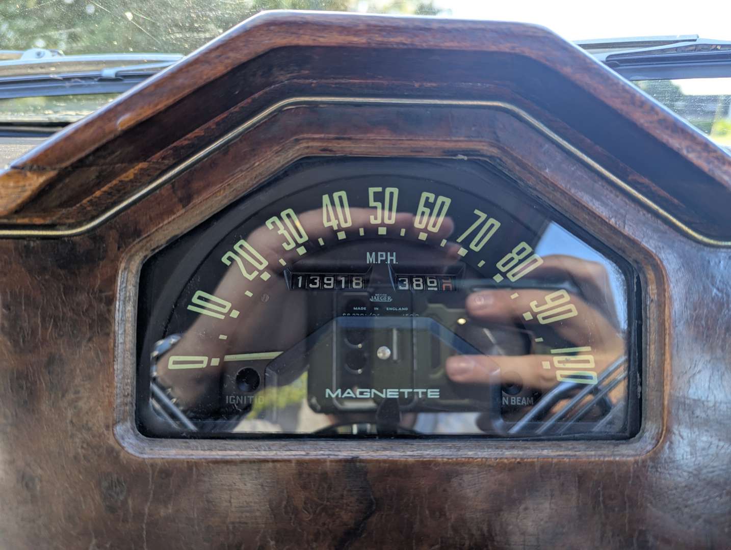 <p>1957 MG ZB MAGNETTE</p>