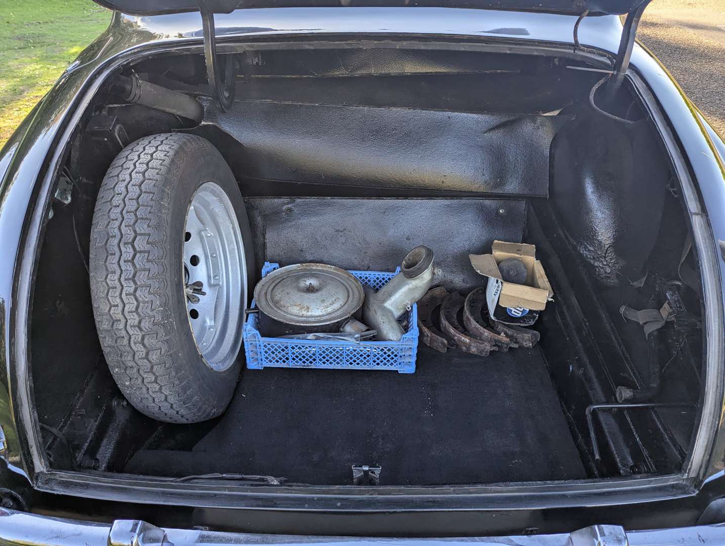 <p>1957 MG ZB MAGNETTE</p>