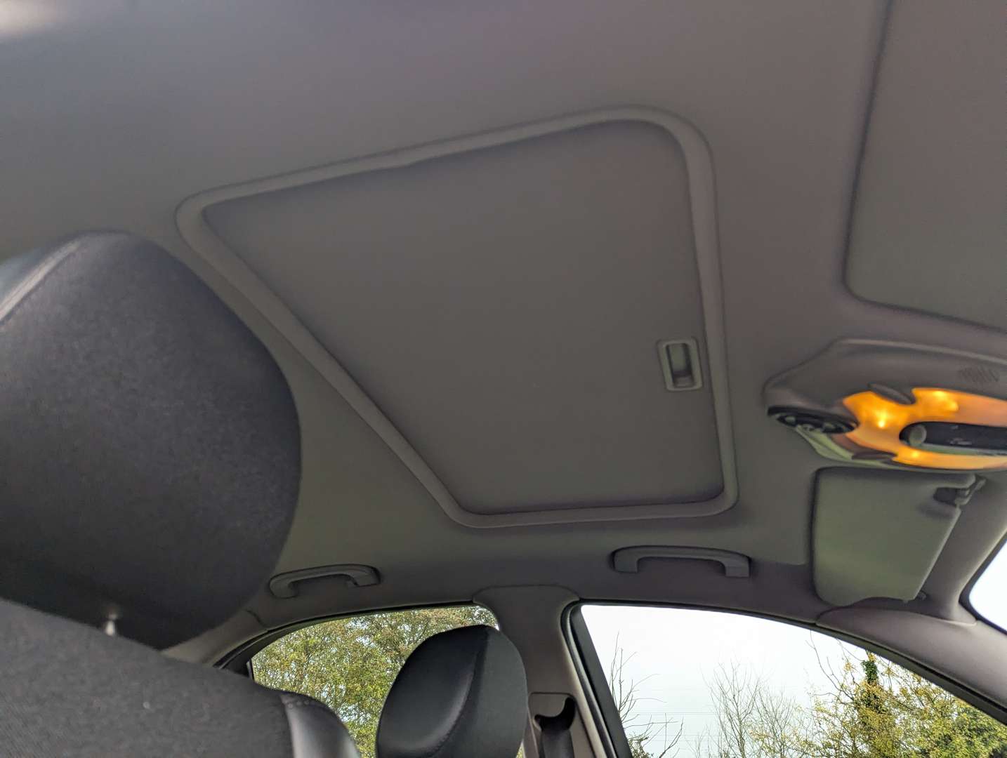 <p>2004 MG ZT+ 2.5 V6</p>