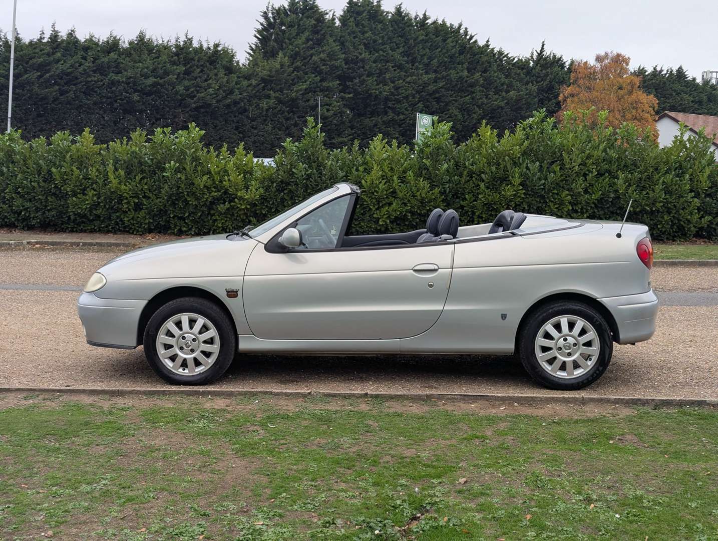 <p>2003 RENAULT MEGANE CONVERTIBLE PRIVILEGE</p>