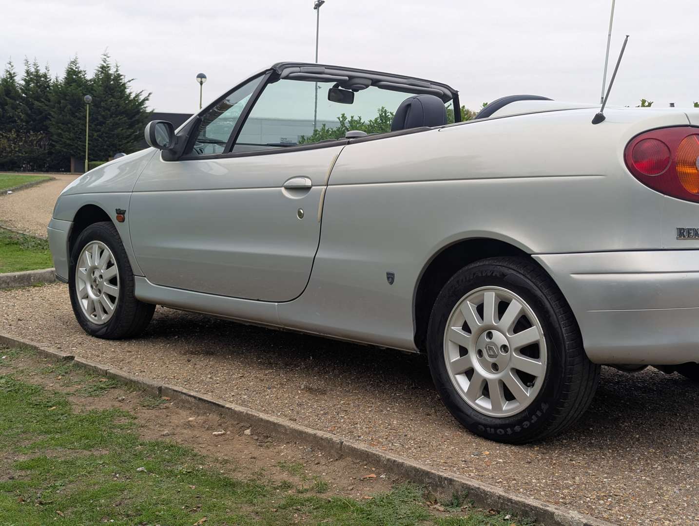 <p>2003 RENAULT MEGANE CONVERTIBLE PRIVILEGE</p>