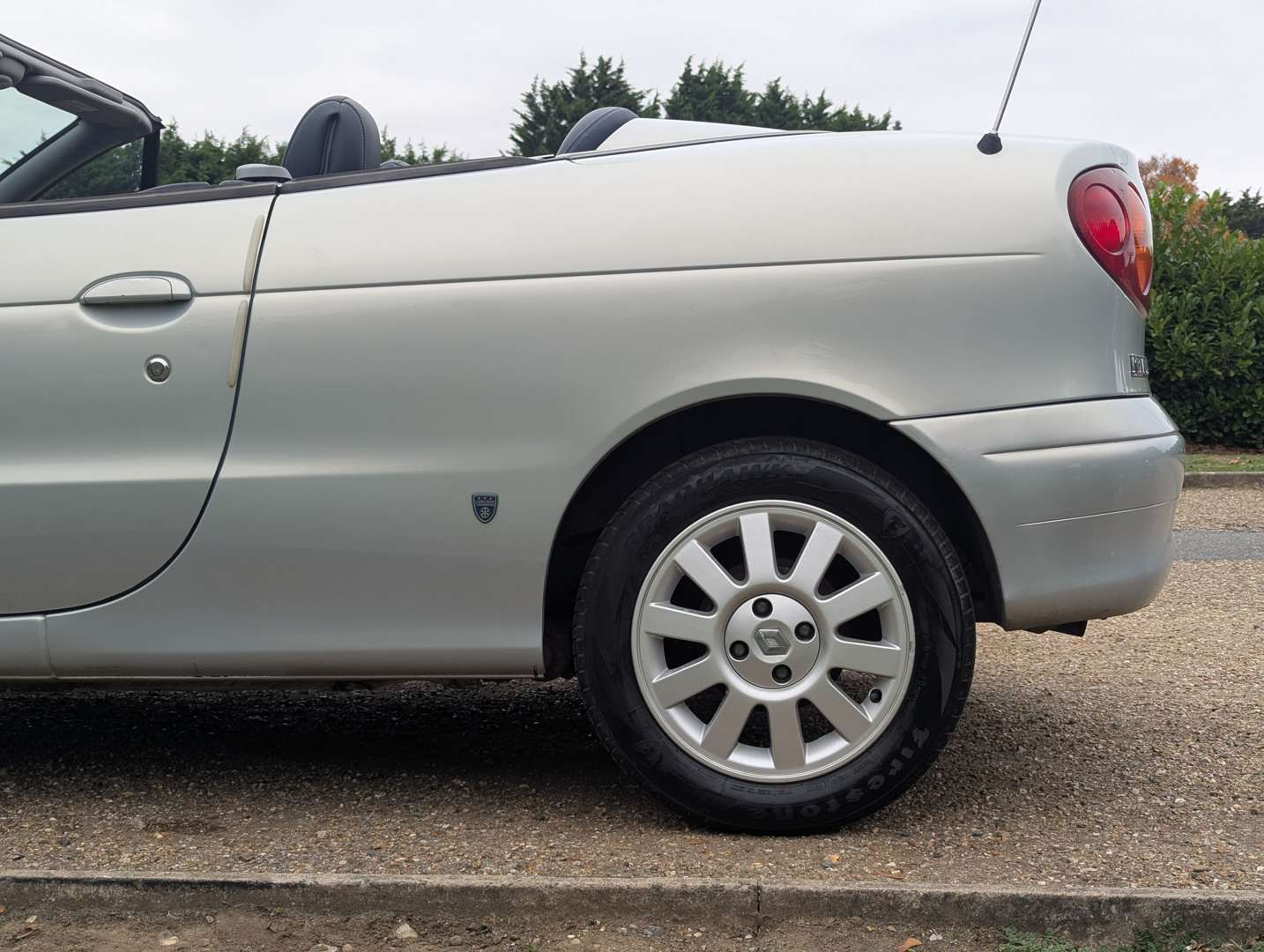 <p>2003 RENAULT MEGANE CONVERTIBLE PRIVILEGE</p>