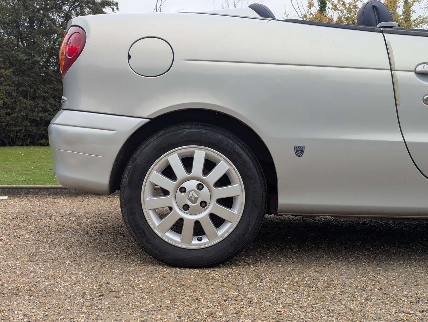 <p>2003 RENAULT MEGANE CONVERTIBLE PRIVILEGE</p>