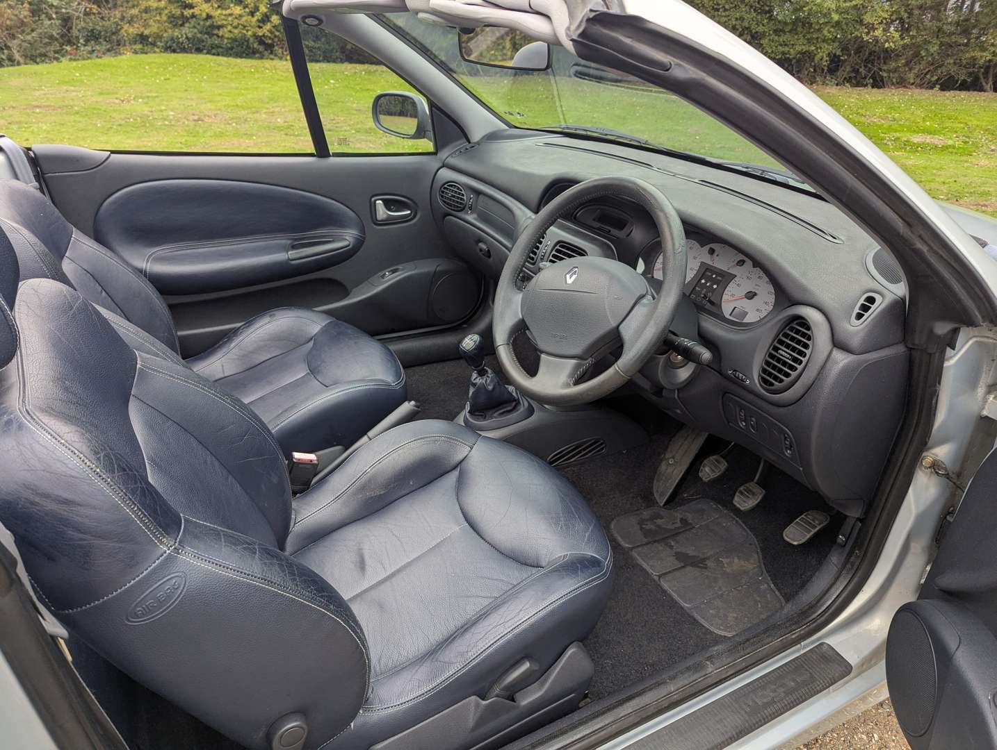 <p>2003 RENAULT MEGANE CONVERTIBLE PRIVILEGE</p>
