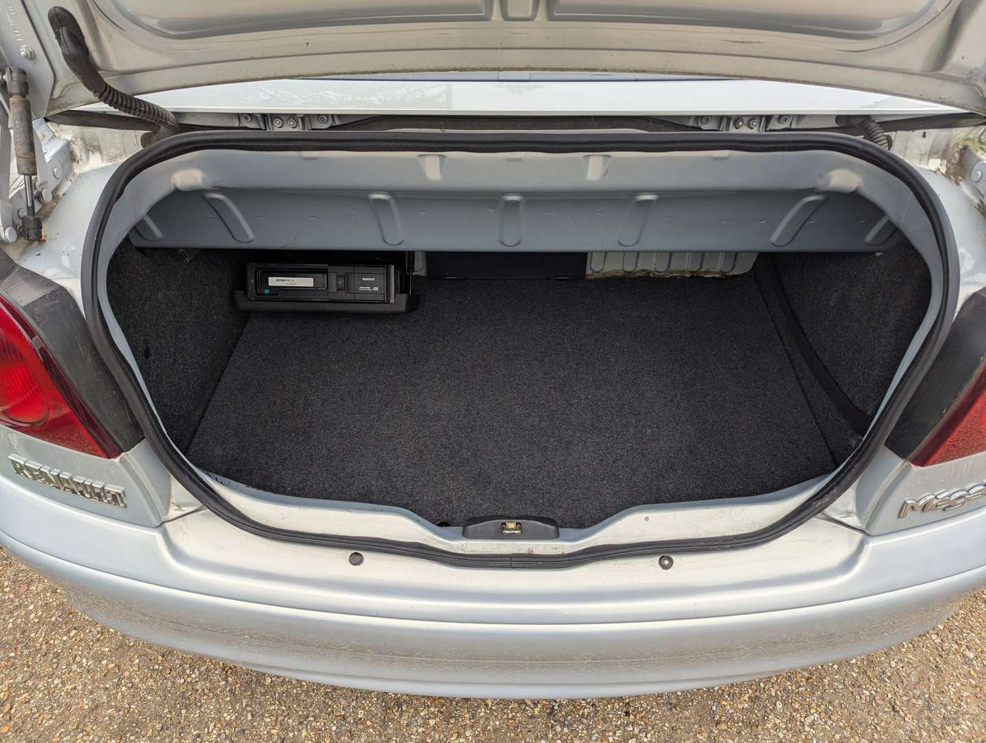 <p>2003 RENAULT MEGANE CONVERTIBLE PRIVILEGE</p>