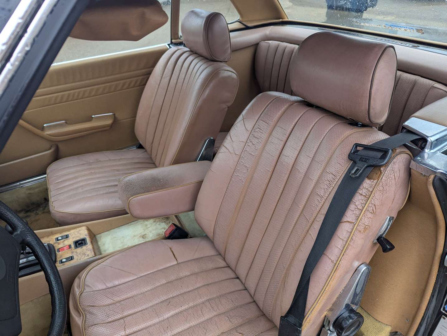 <p>1985 MERCEDES 380SL LHD</p>