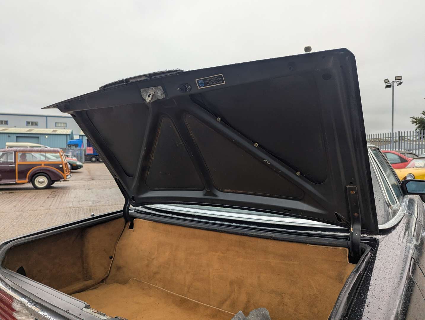 <p>1985 MERCEDES 380SL LHD</p>