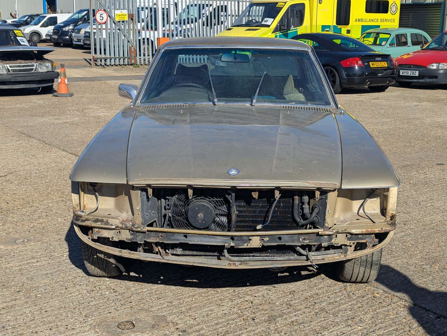 <p>1973 MERCEDES C107 350 SLC AUTO</p>