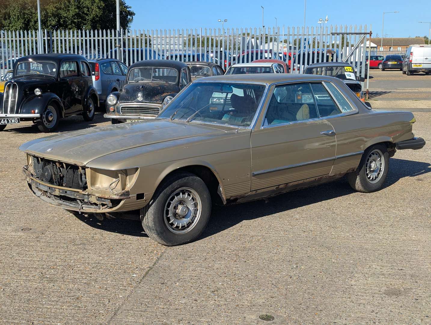 <p>1973 MERCEDES C107 350 SLC AUTO</p>