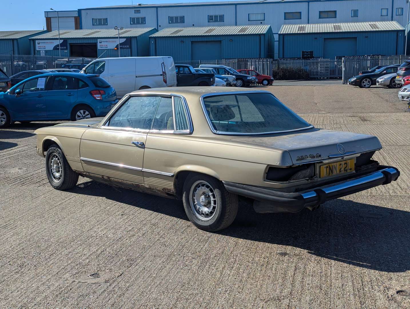 <p>1973 MERCEDES C107 350 SLC AUTO</p>