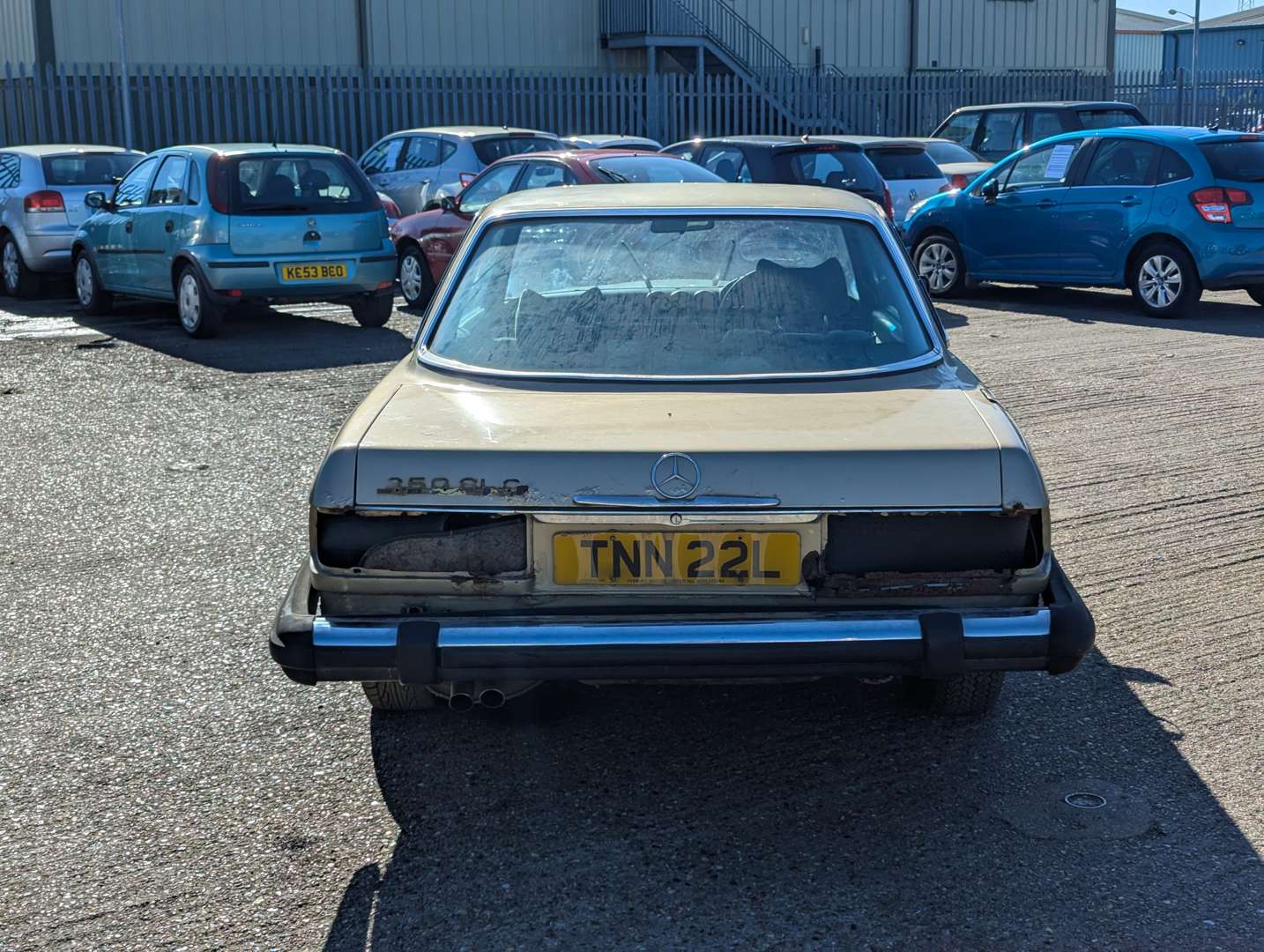 <p>1973 MERCEDES C107 350 SLC AUTO</p>