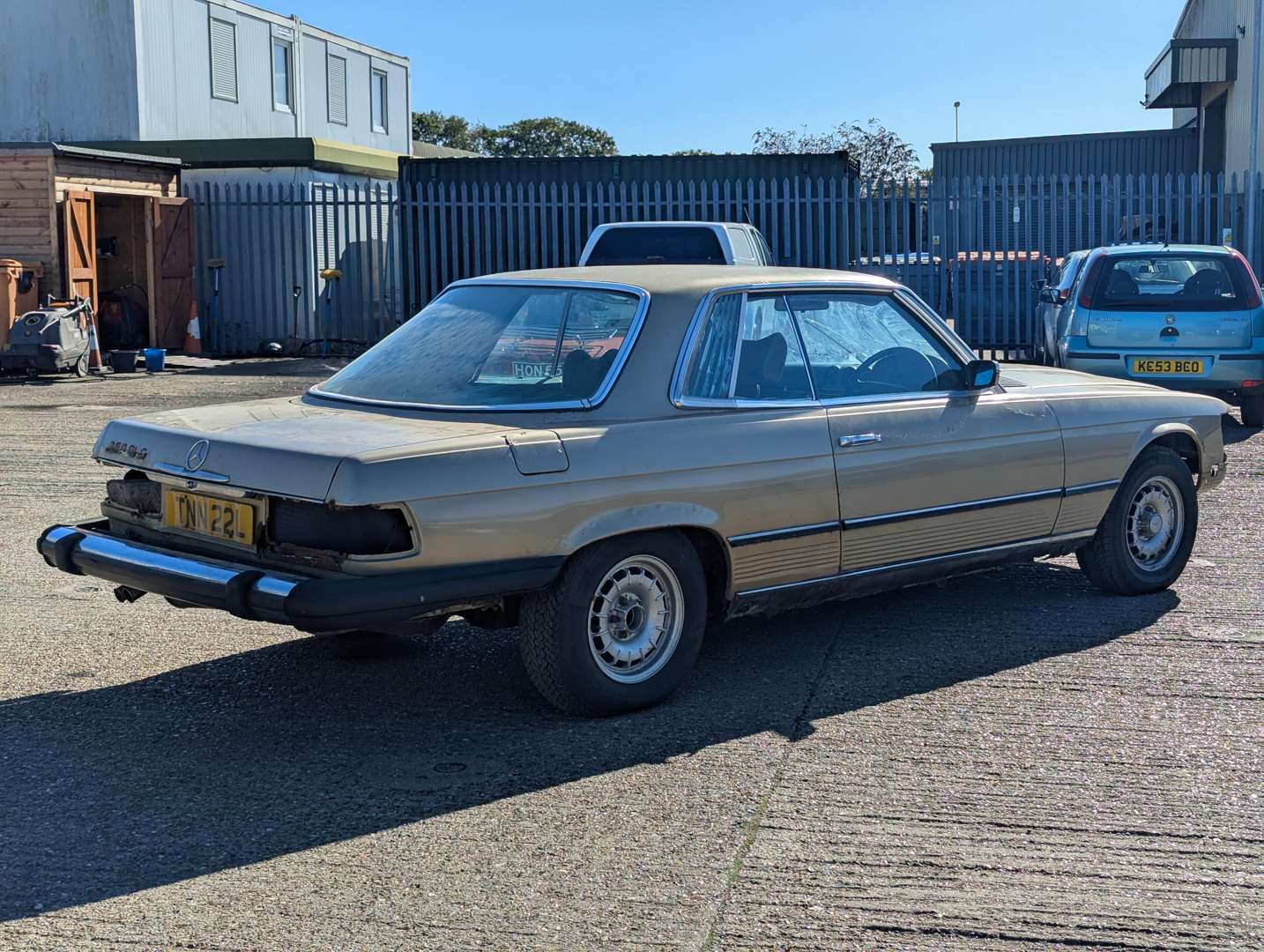 <p>1973 MERCEDES C107 350 SLC AUTO</p>