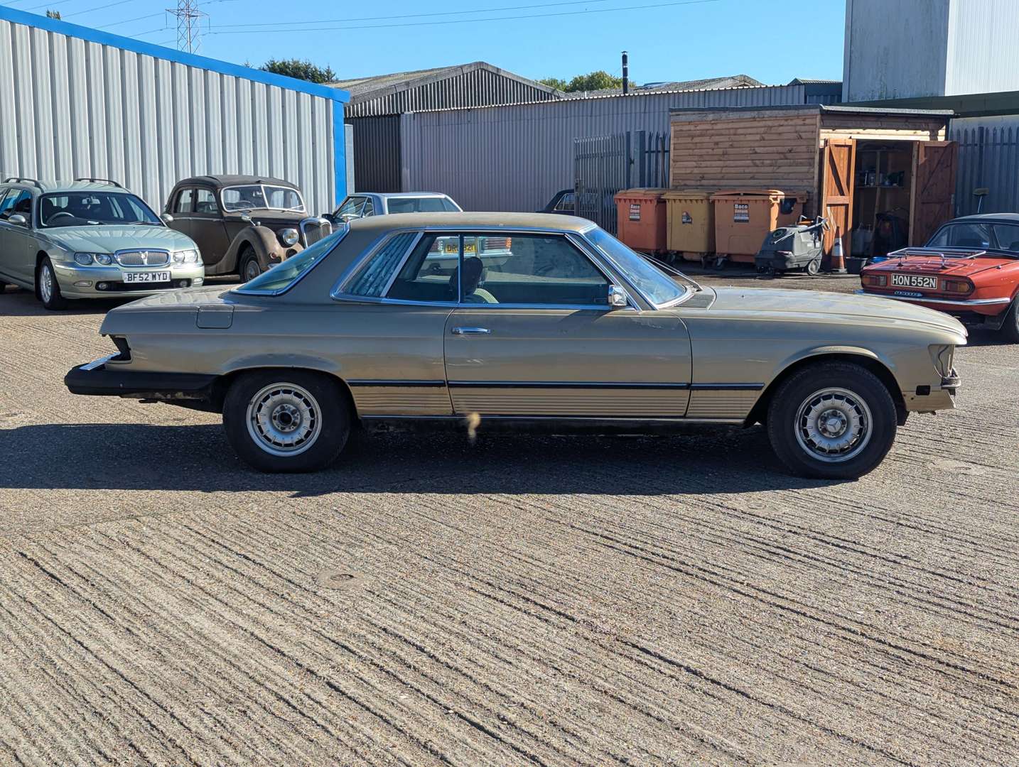 <p>1973 MERCEDES C107 350 SLC AUTO</p>