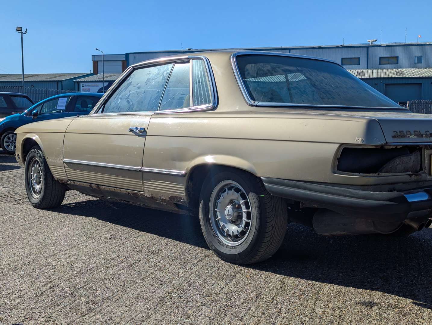 <p>1973 MERCEDES C107 350 SLC AUTO</p>