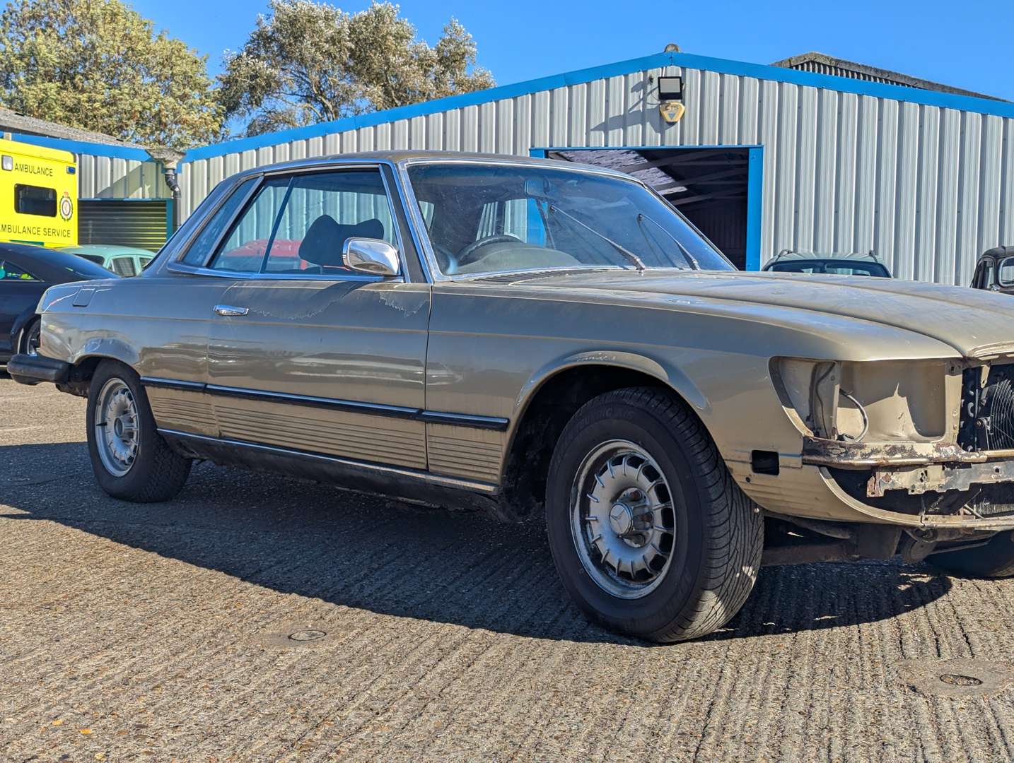 <p>1973 MERCEDES C107 350 SLC AUTO</p>