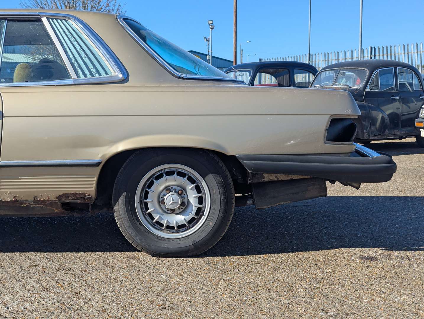 <p>1973 MERCEDES C107 350 SLC AUTO</p>