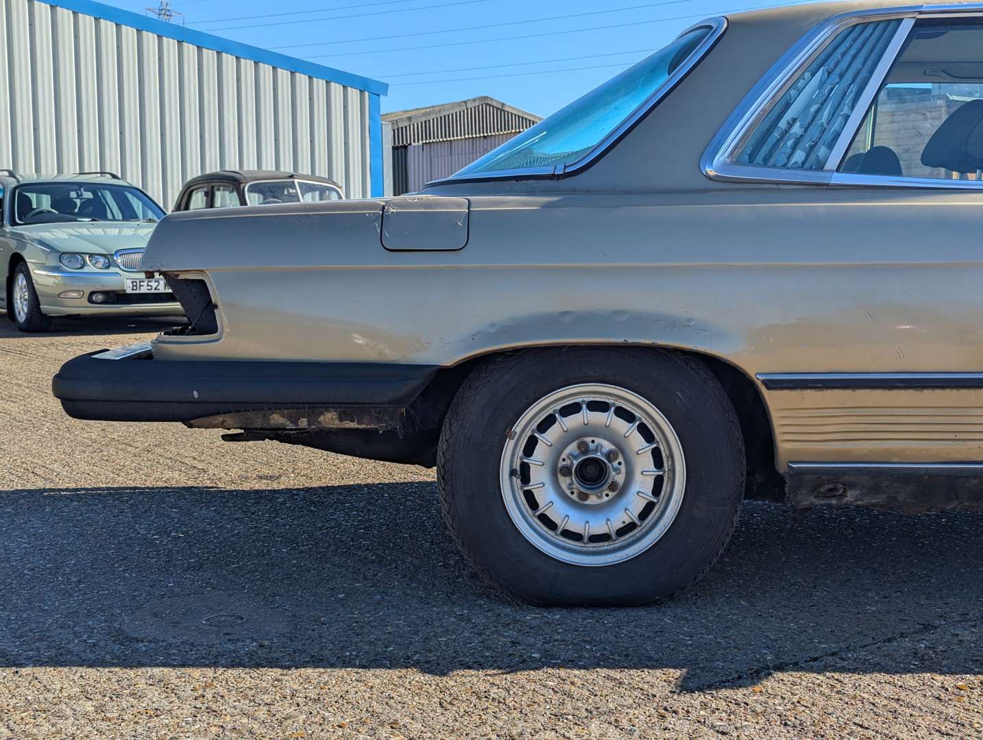 <p>1973 MERCEDES C107 350 SLC AUTO</p>