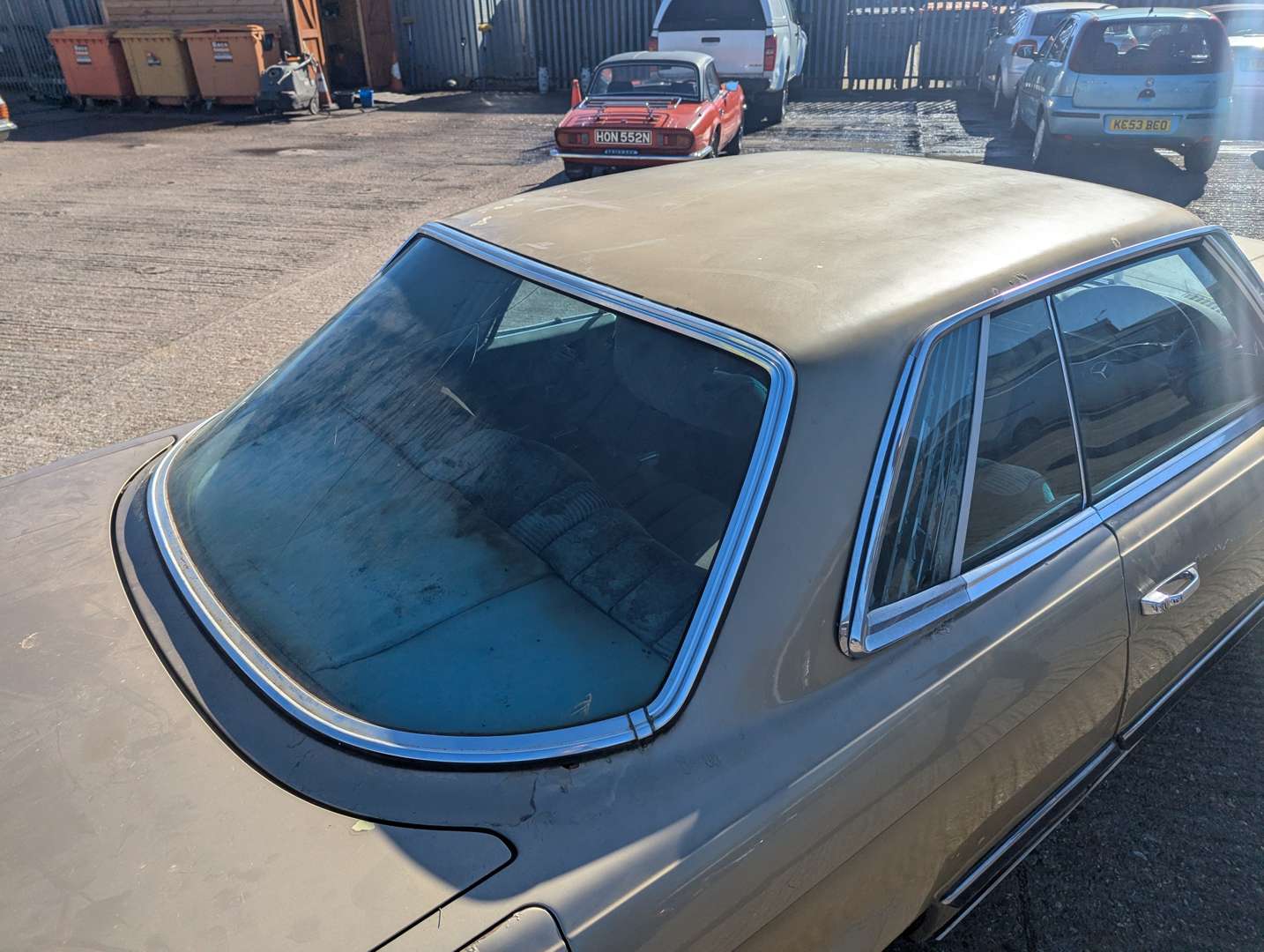 <p>1973 MERCEDES C107 350 SLC AUTO</p>