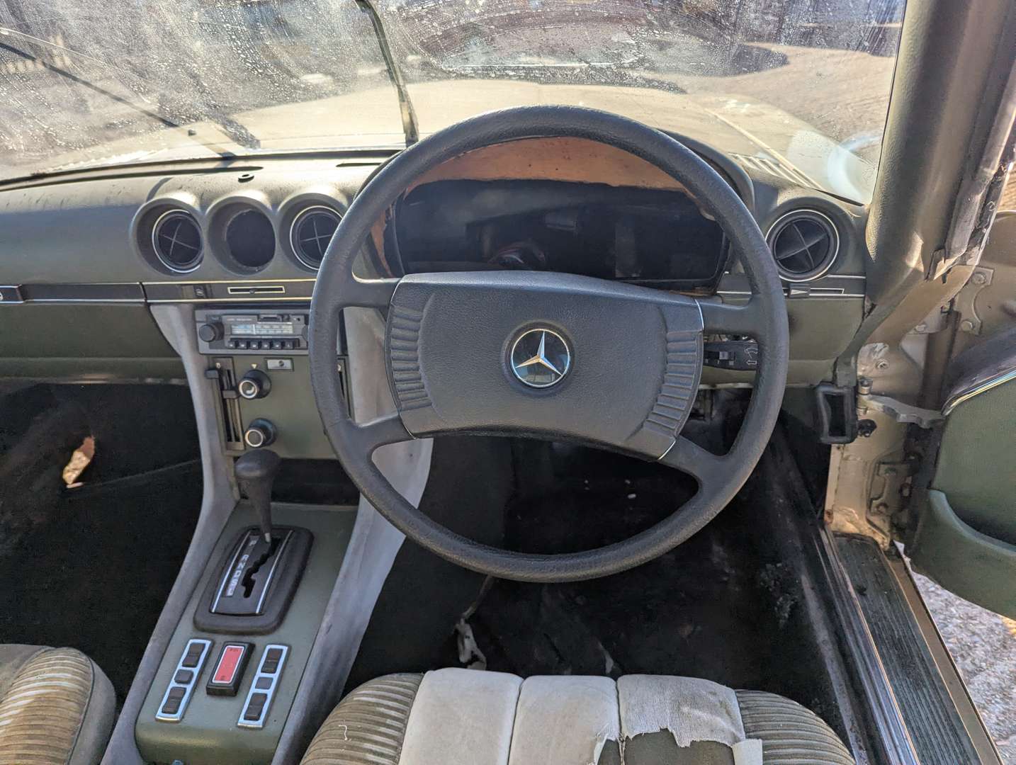 <p>1973 MERCEDES C107 350 SLC AUTO</p>
