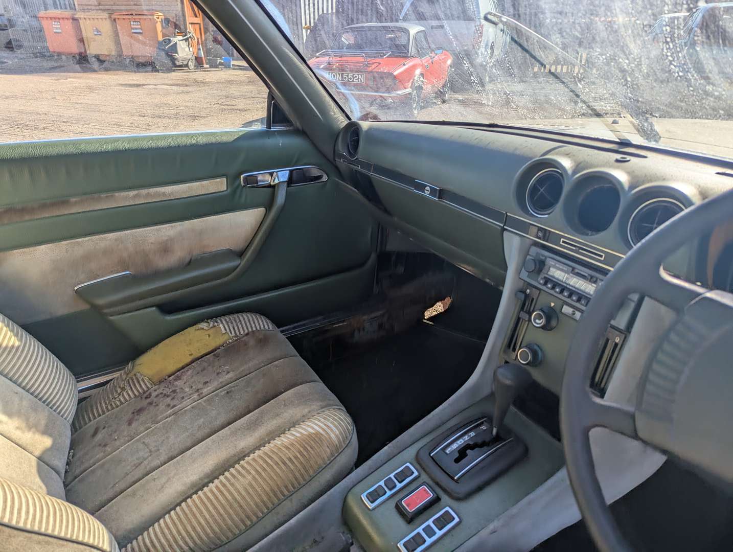 <p>1973 MERCEDES C107 350 SLC AUTO</p>