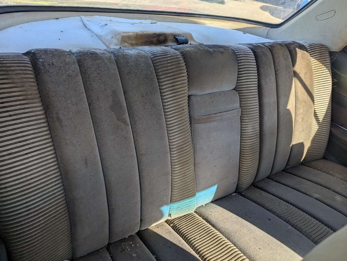 <p>1973 MERCEDES C107 350 SLC AUTO</p>