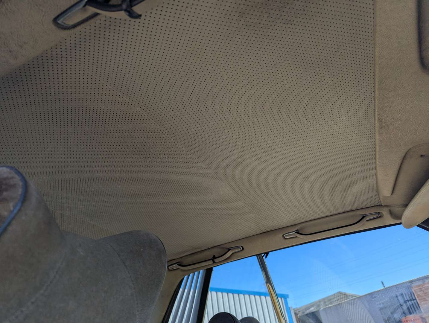 <p>1973 MERCEDES C107 350 SLC AUTO</p>