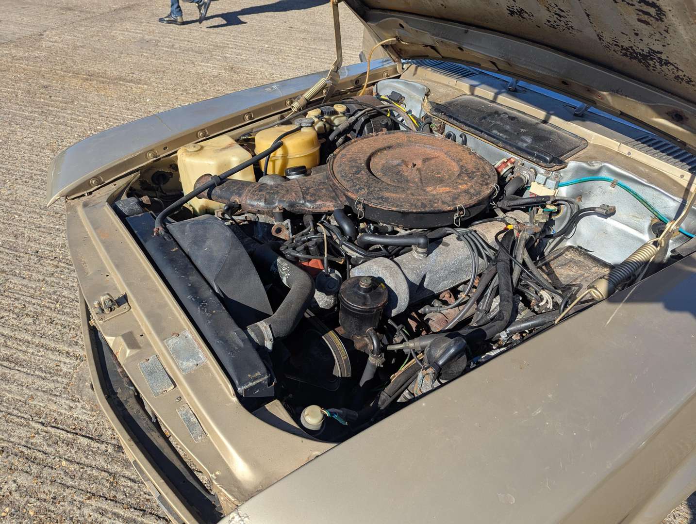 <p>1973 MERCEDES C107 350 SLC AUTO</p>