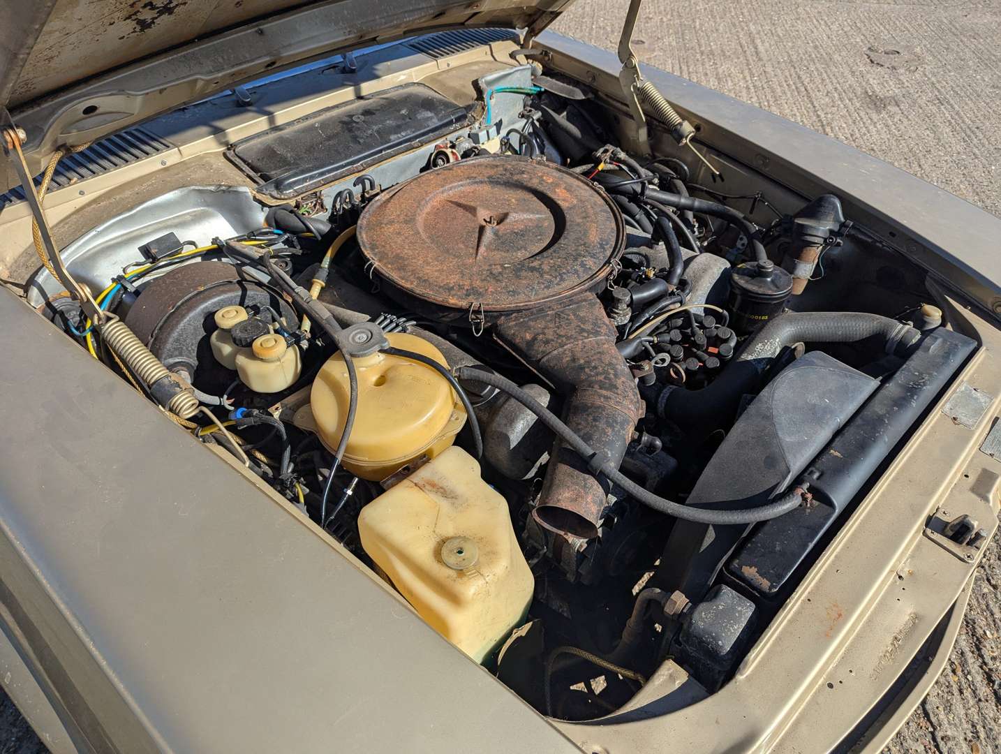 <p>1973 MERCEDES C107 350 SLC AUTO</p>