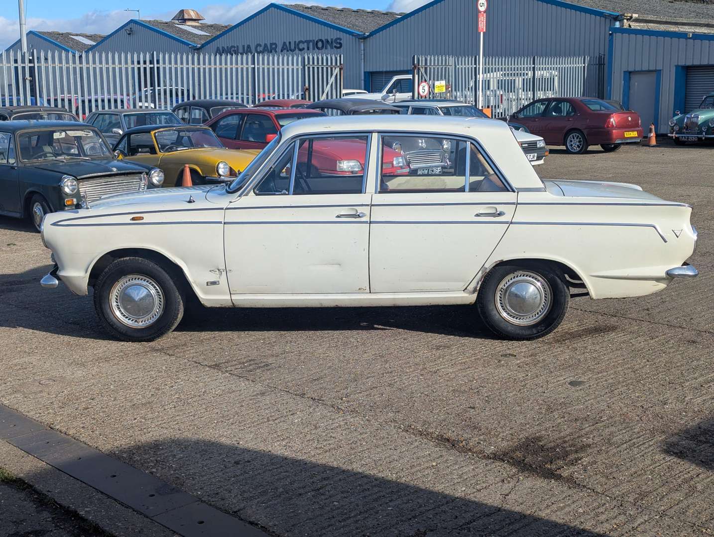 <p>1964 FORD CORTINA ‘SUPER’ MkI</p>