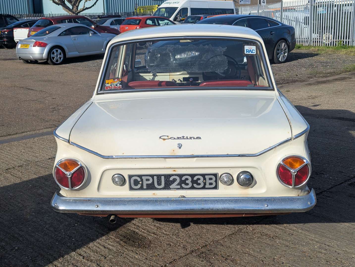 <p>1964 FORD CORTINA ‘SUPER’ MkI</p>