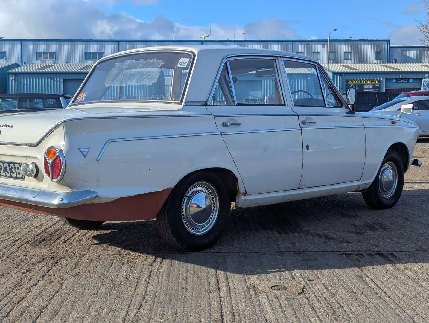 <p>1964 FORD CORTINA ‘SUPER’ MkI</p>