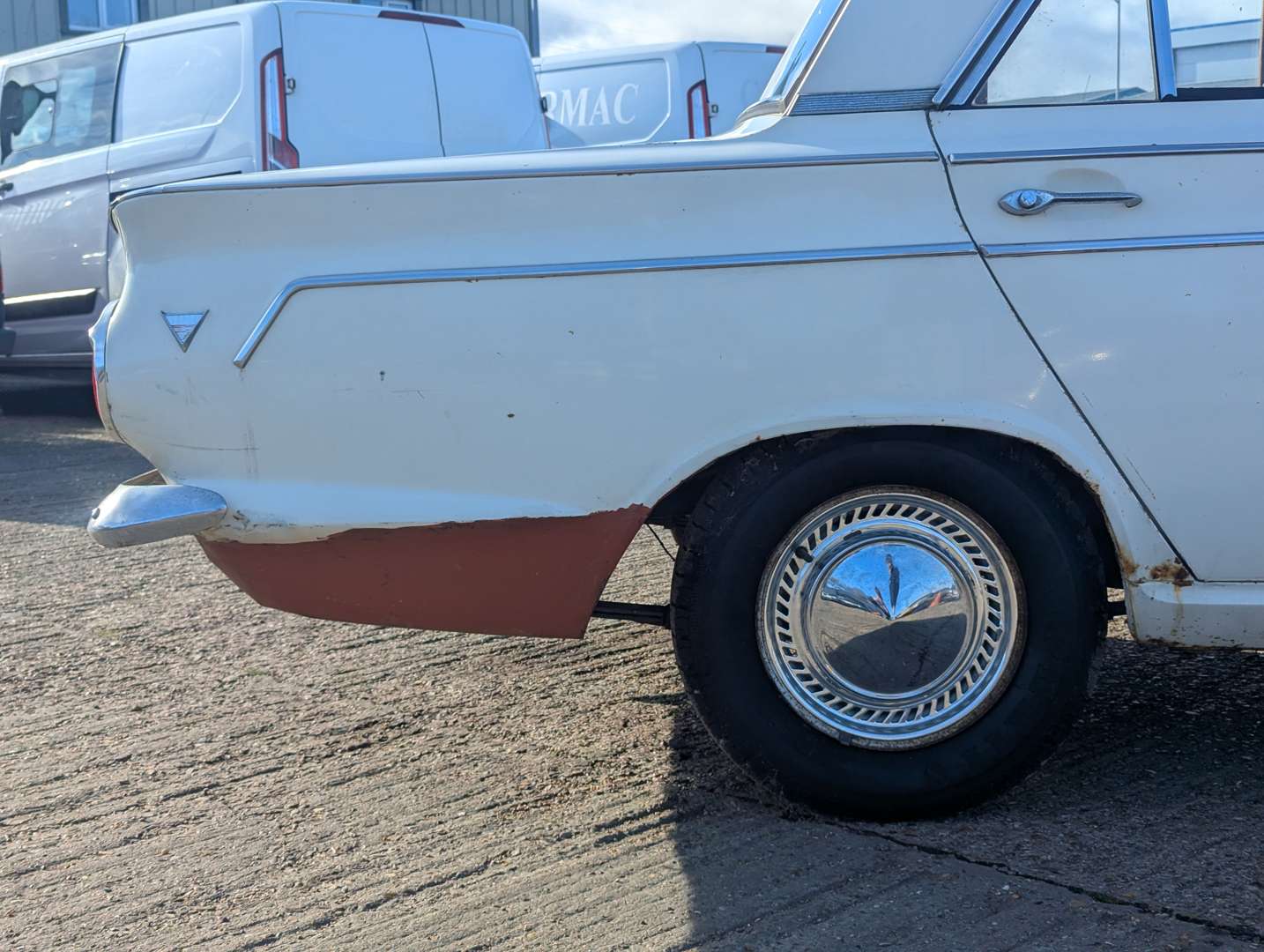 <p>1964 FORD CORTINA ‘SUPER’ MkI</p>