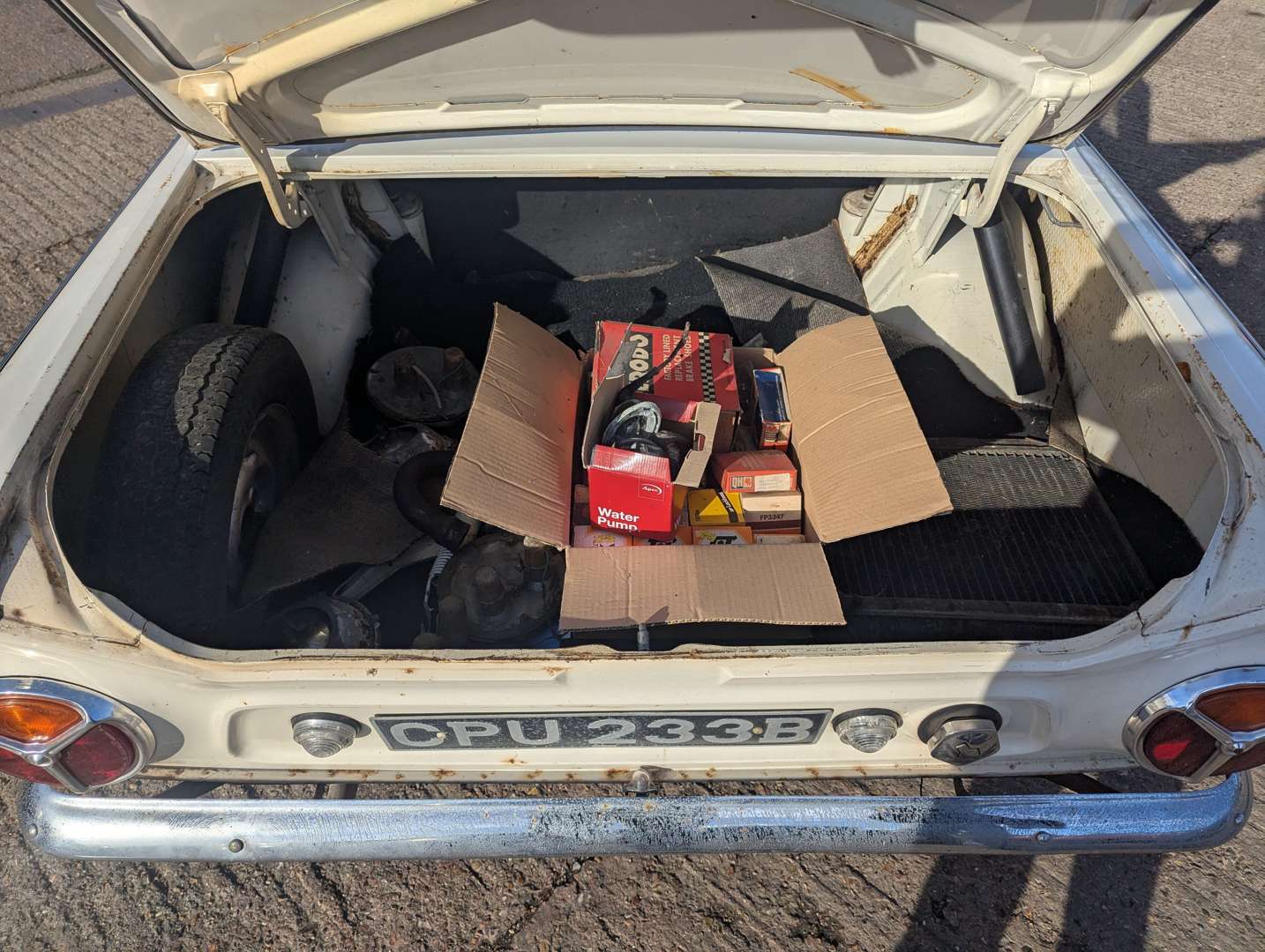 <p>1964 FORD CORTINA ‘SUPER’ MkI</p>