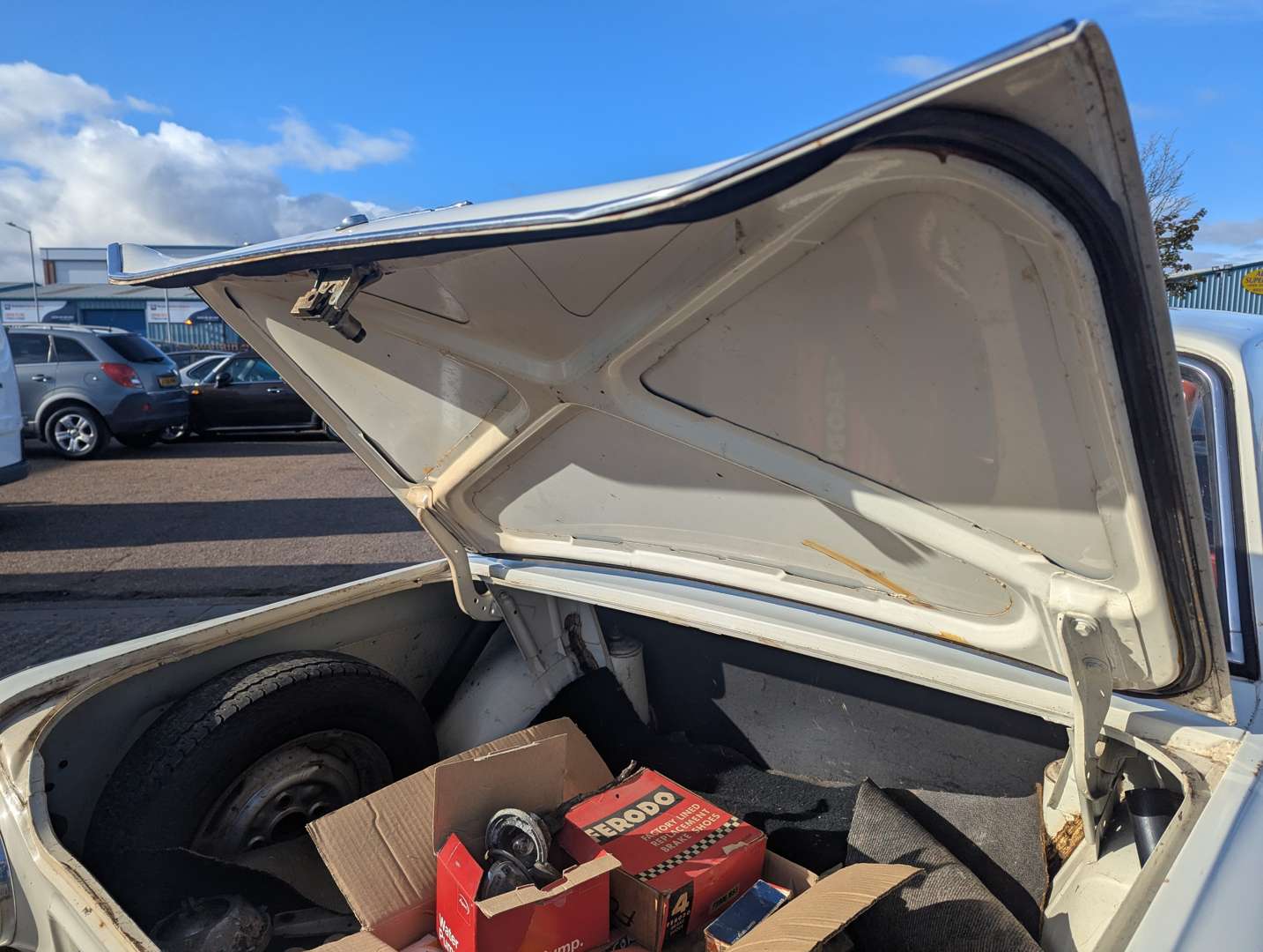 <p>1964 FORD CORTINA ‘SUPER’ MkI</p>