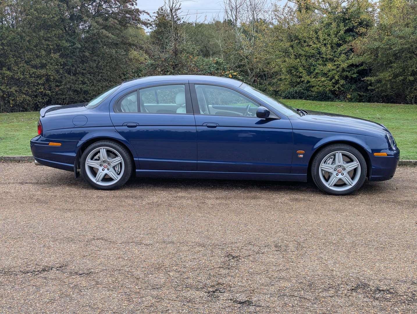 <p>2002 JAGUAR S-TYPE R AUTO</p>