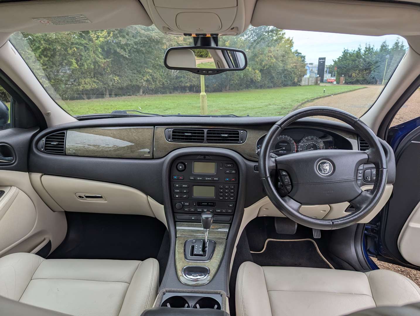 <p>2002 JAGUAR S-TYPE R AUTO</p>