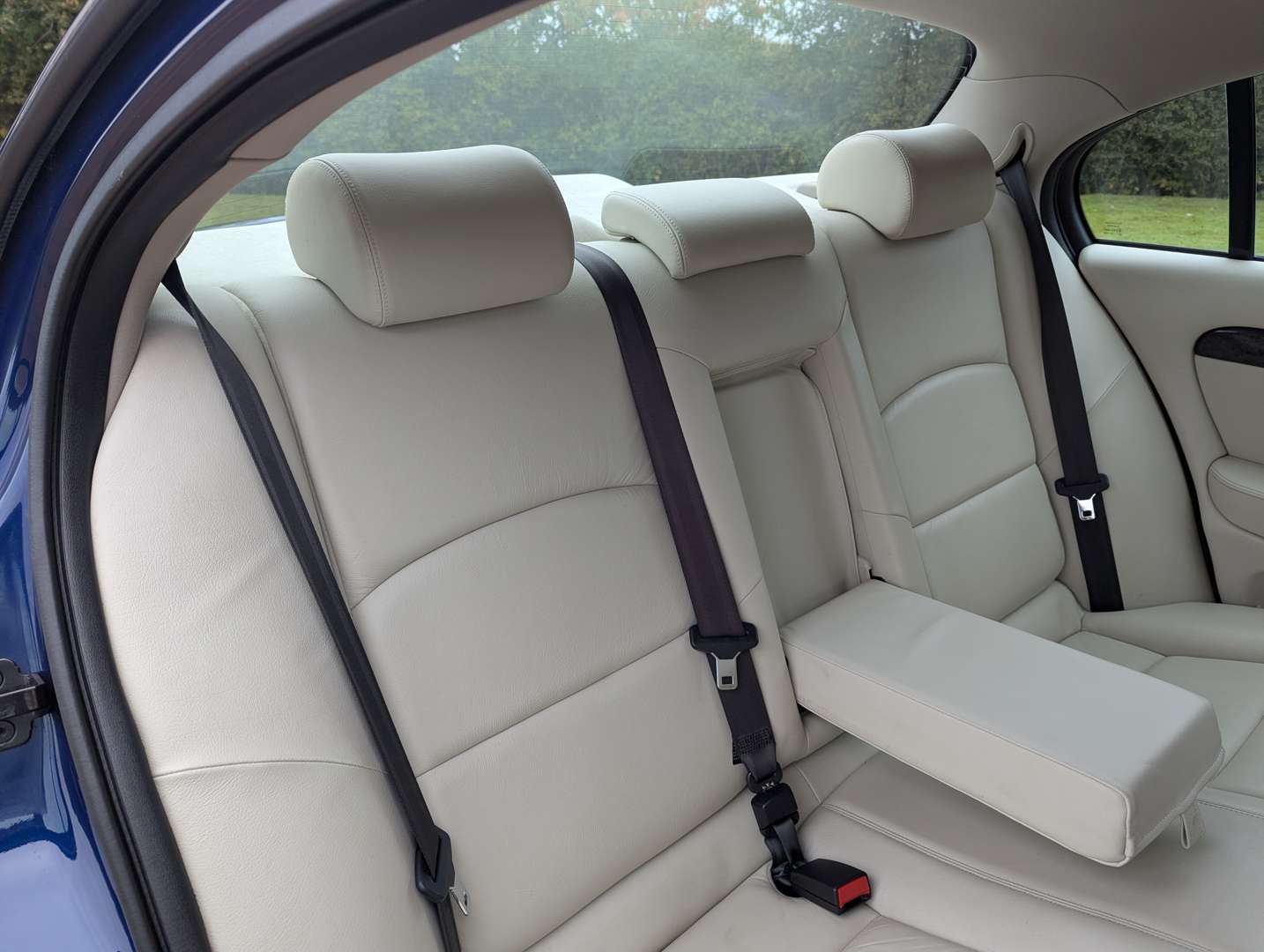 <p>2002 JAGUAR S-TYPE R AUTO</p>