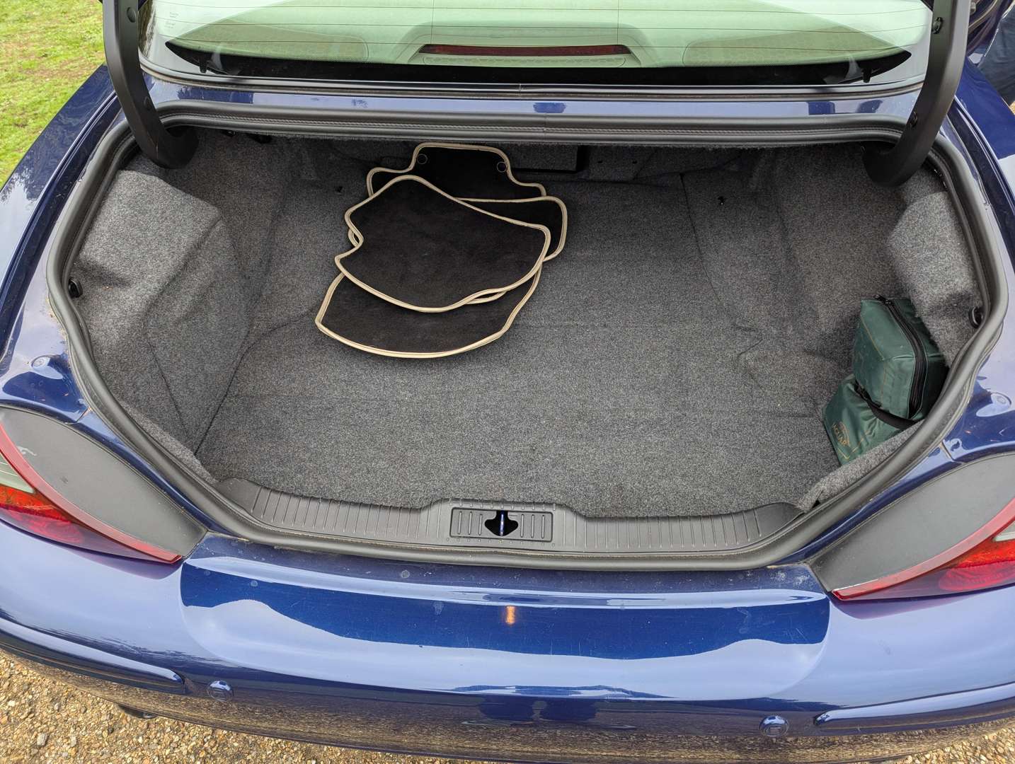 <p>2002 JAGUAR S-TYPE R AUTO</p>