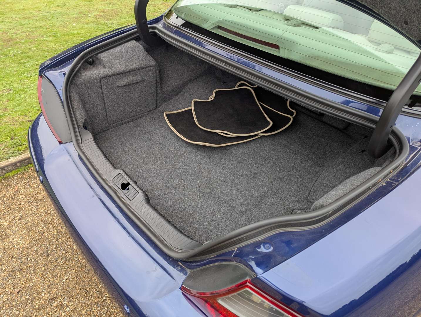 <p>2002 JAGUAR S-TYPE R AUTO</p>