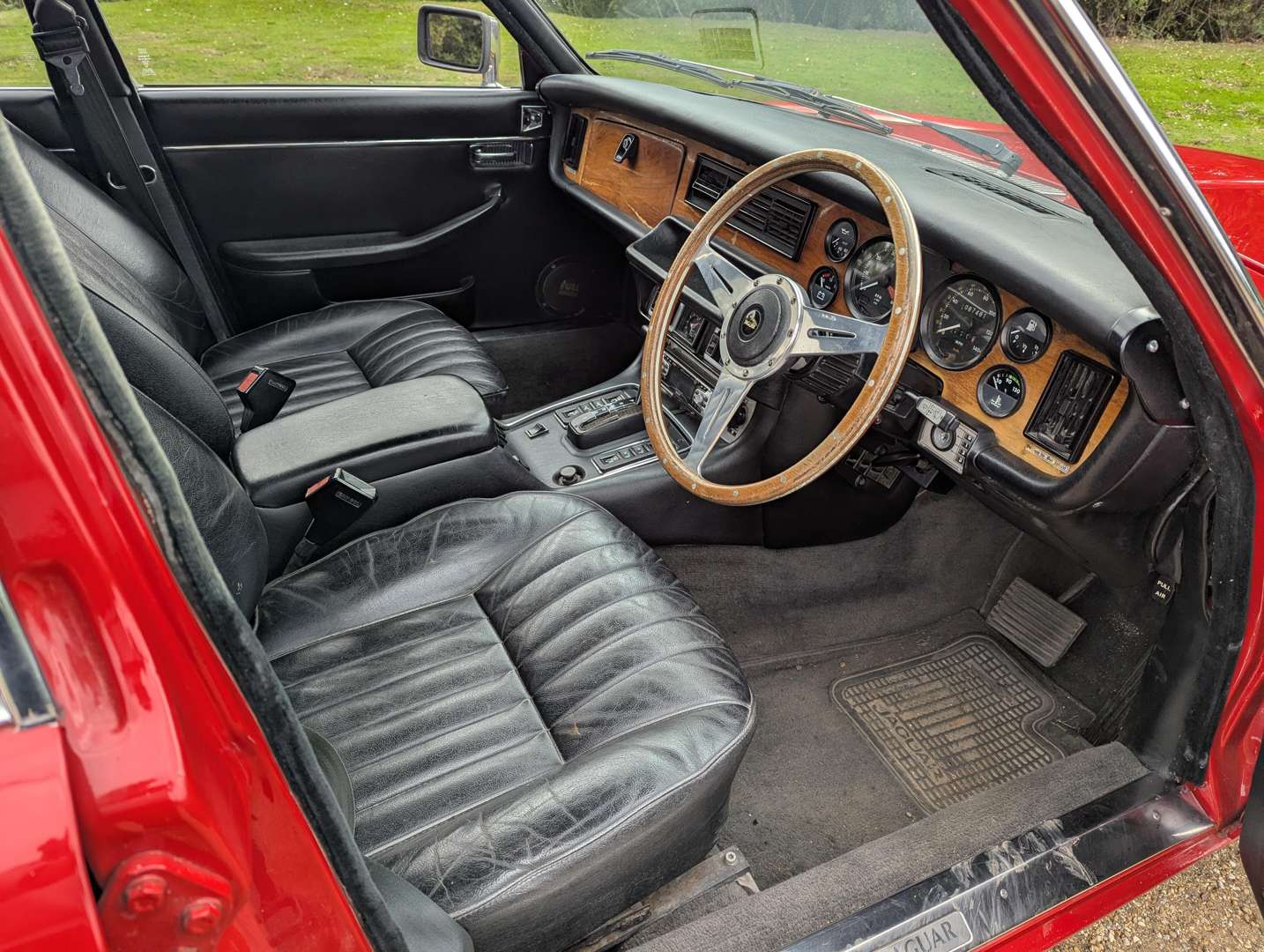 <p>1982 JAGUAR XJ6 3.4 AUTO CONVERTIBLE</p>