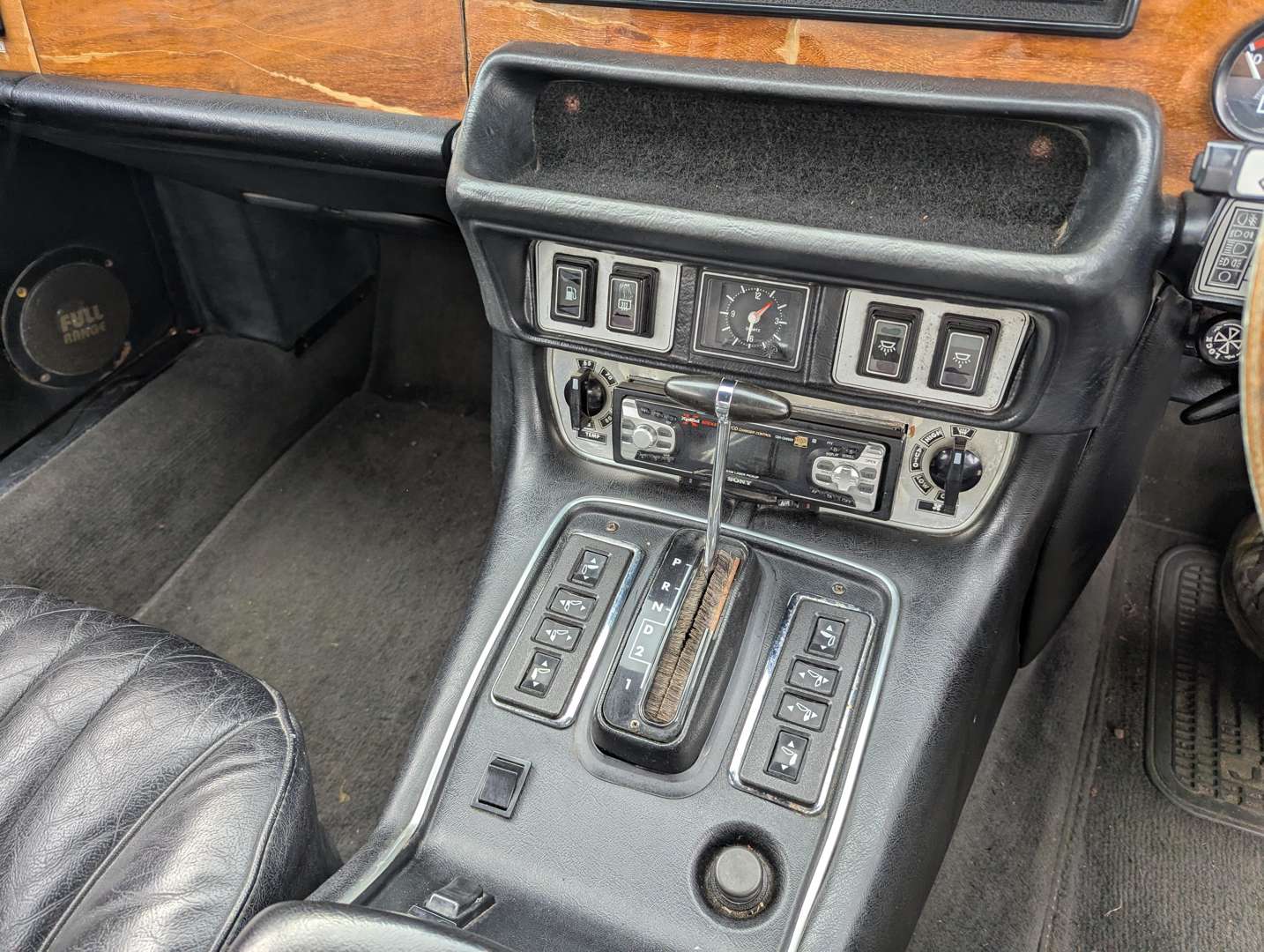 <p>1982 JAGUAR XJ6 3.4 AUTO CONVERTIBLE</p>