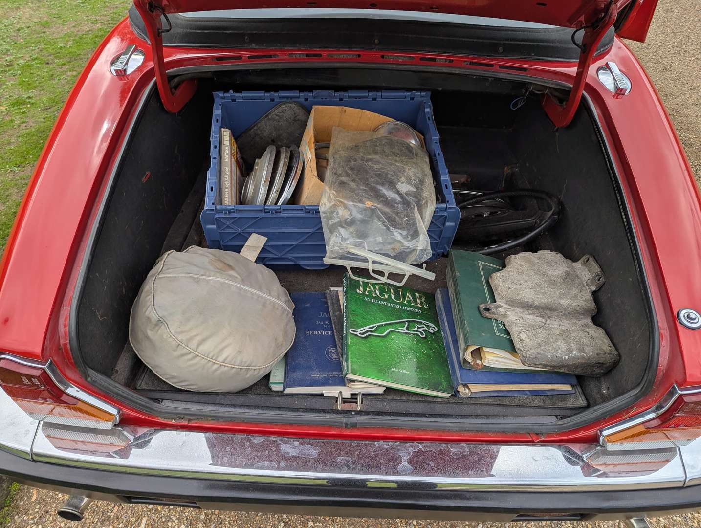 <p>1982 JAGUAR XJ6 3.4 AUTO CONVERTIBLE</p>