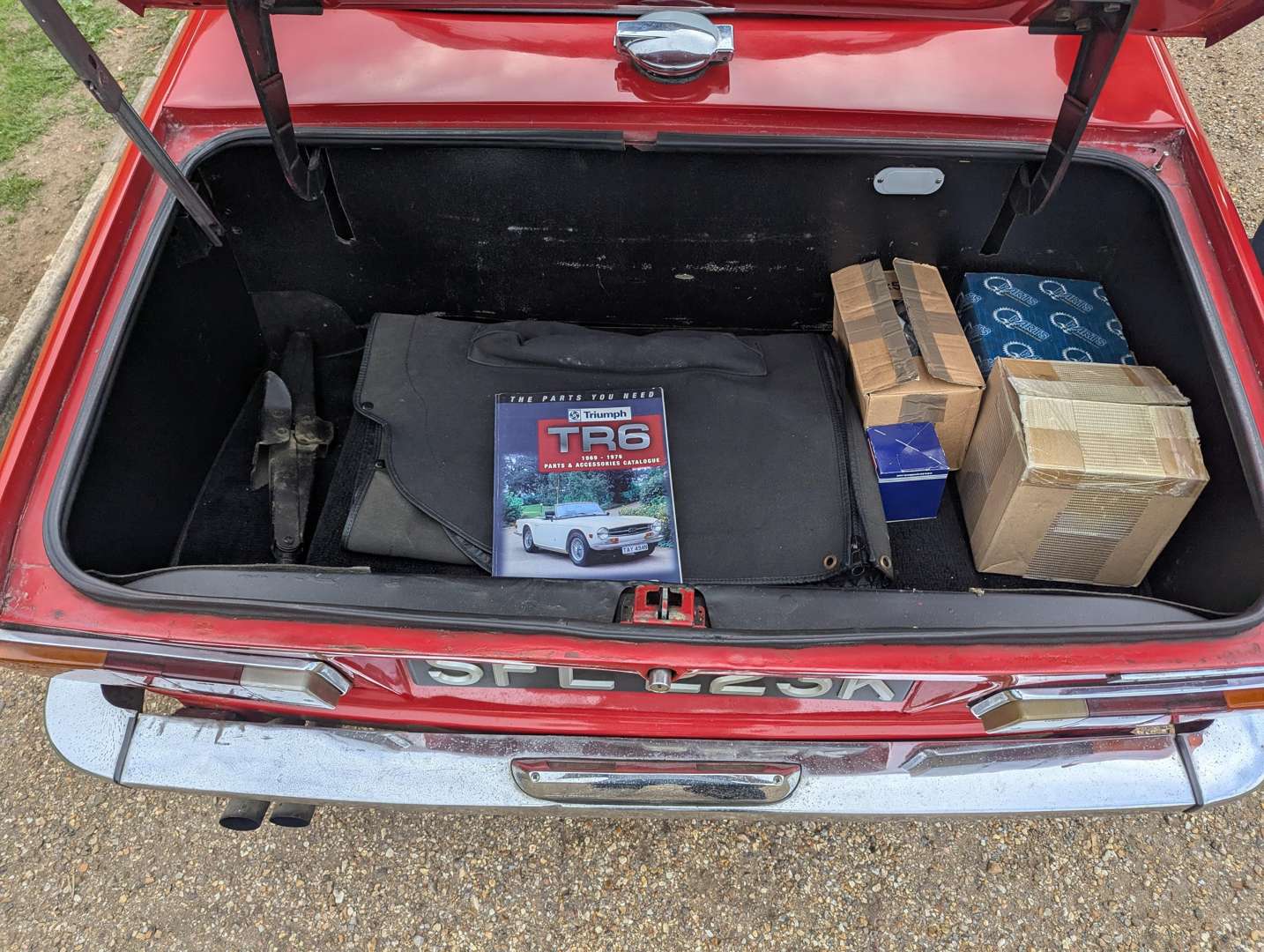 <p>1972 TRIUMPH TR6</p>