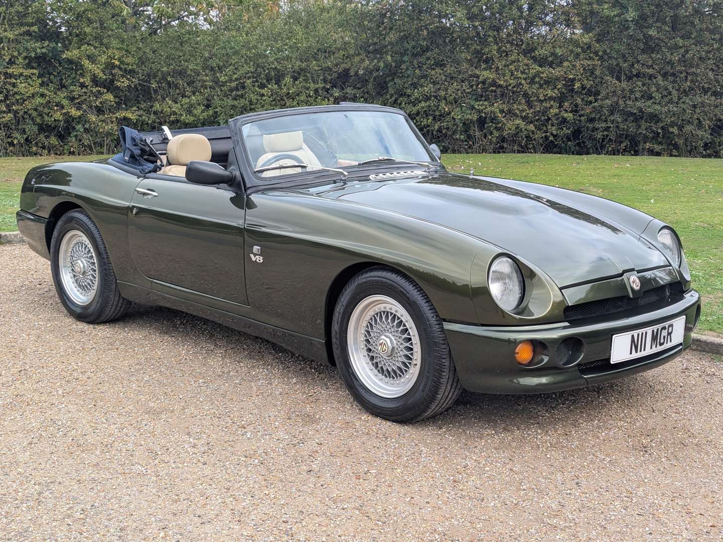 <p>1996 MG R V8 ROADSTER</p>