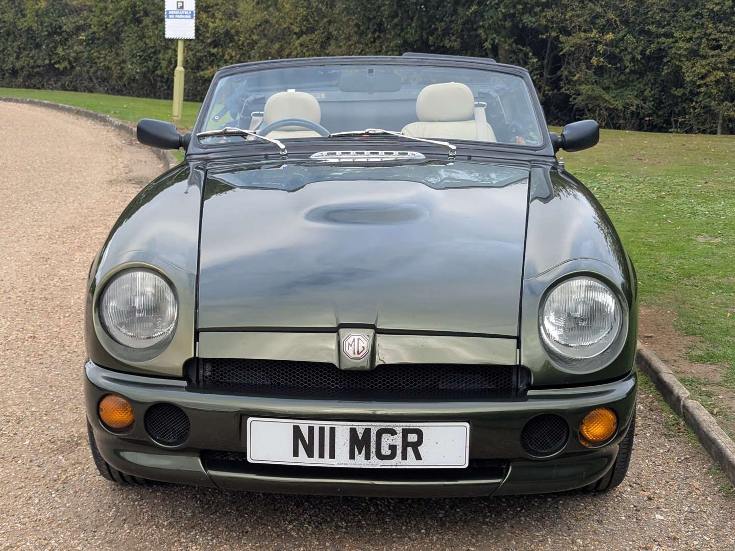 <p>1996 MG R V8 ROADSTER</p>