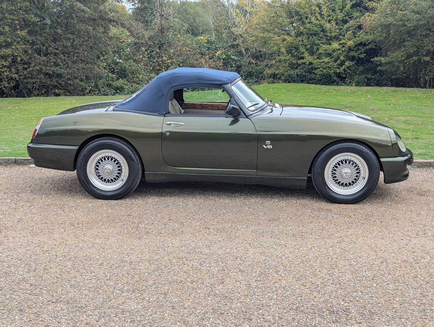 <p>1996 MG R V8 ROADSTER</p>