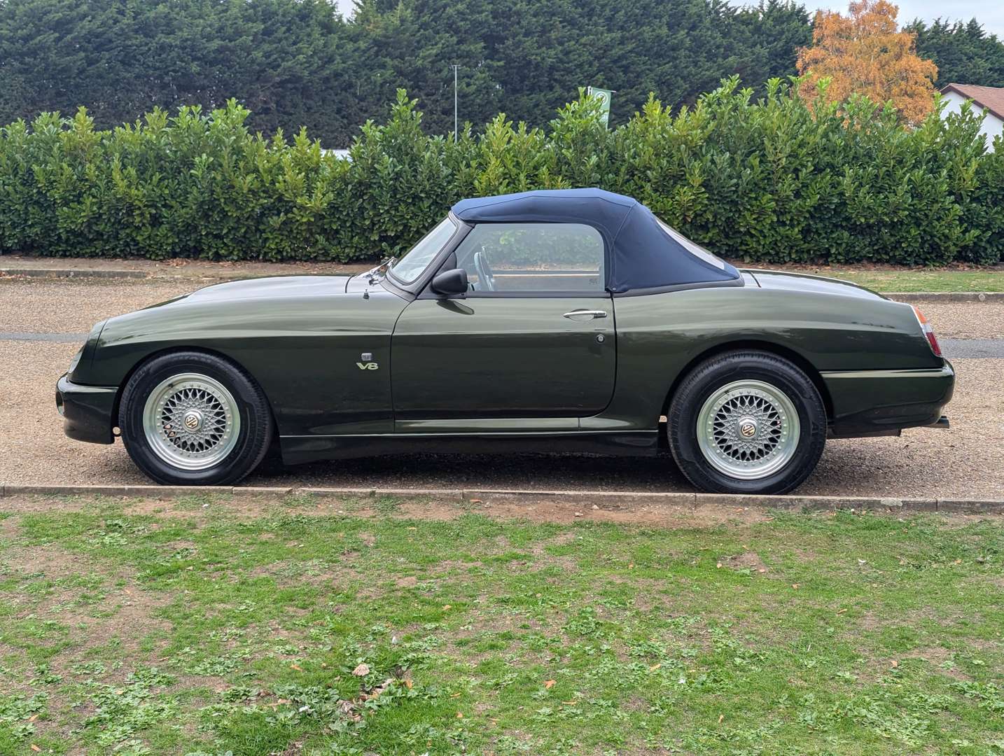 <p>1996 MG R V8 ROADSTER</p>